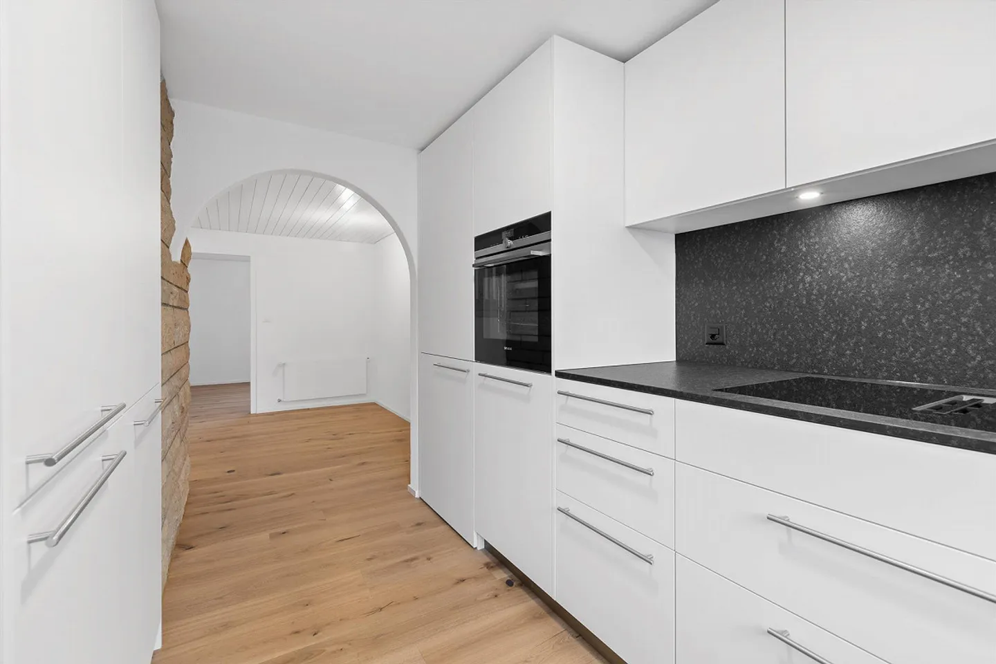 Renovated 4.5 attic apartment with stunning views 119m2 - Photo 10 of 27