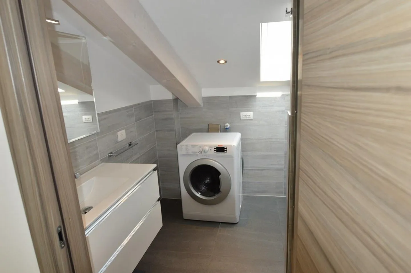 3.5-ROOM DUPLEX APARTMENT WITH GARDEN IN A TWO-FAMILY HOUSE - Photo 9 of 11