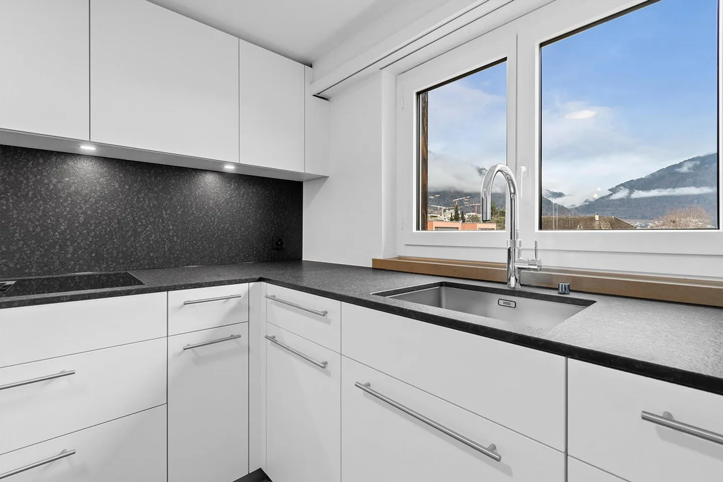 Renovated 4.5 attic apartment with stunning views 119m2 - Photo 11 of 27