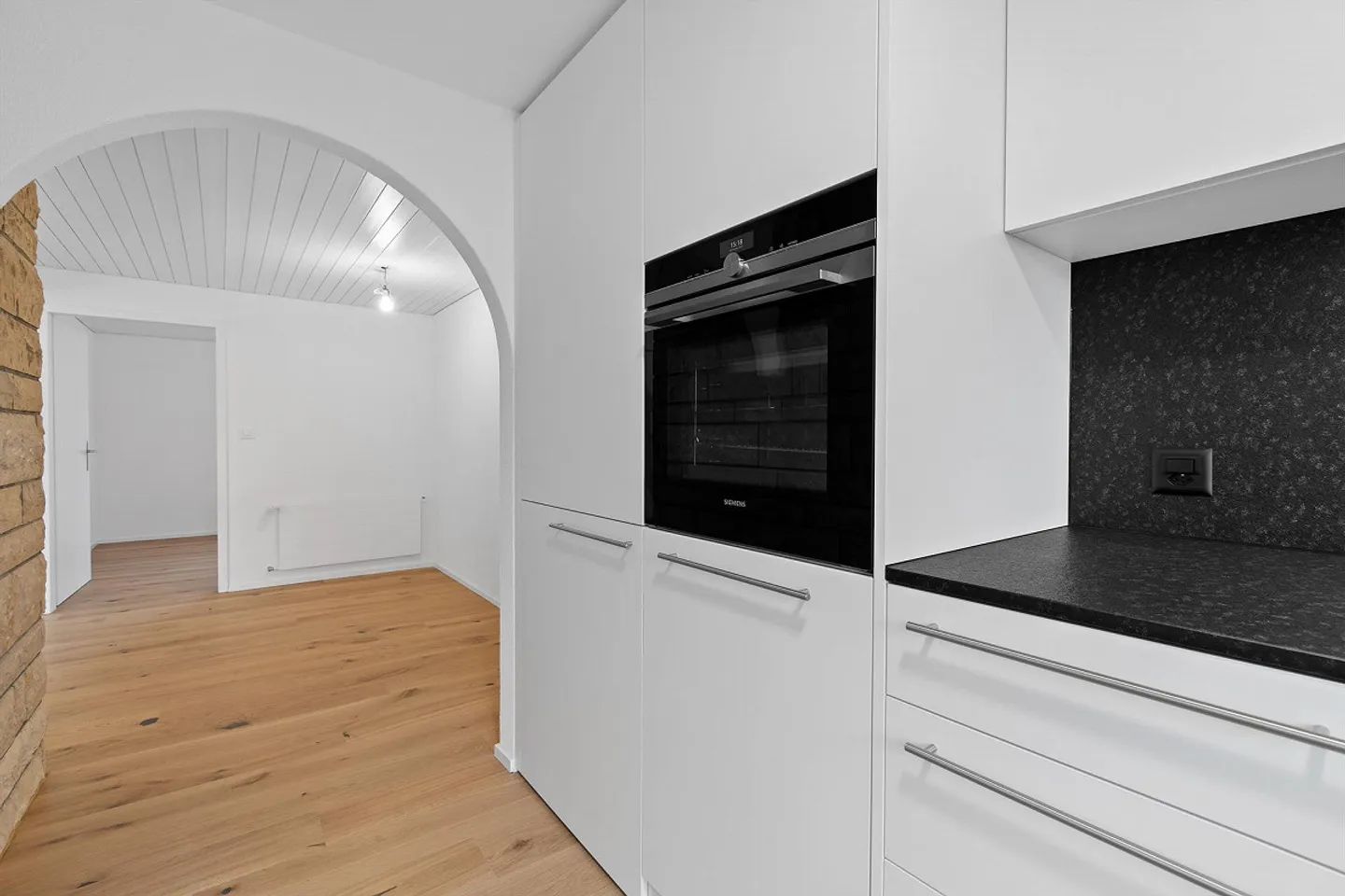 Renovated 4.5 attic apartment with stunning views 119m2 - Photo 12 of 27