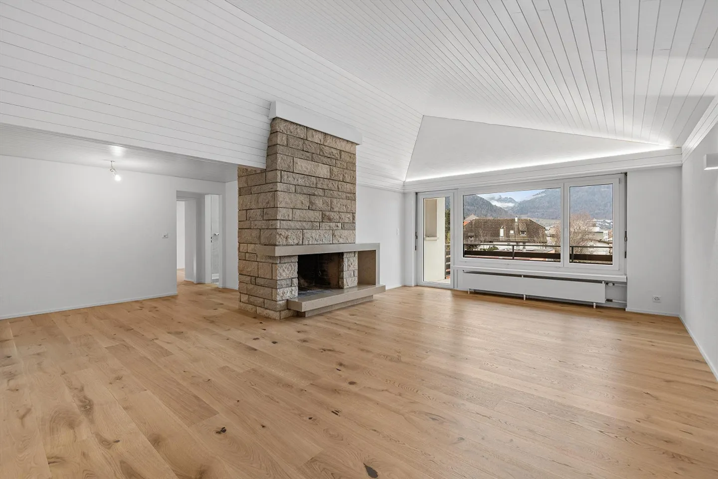 Renovated 4.5 attic apartment with stunning views 119m2 - Photo 15 of 27