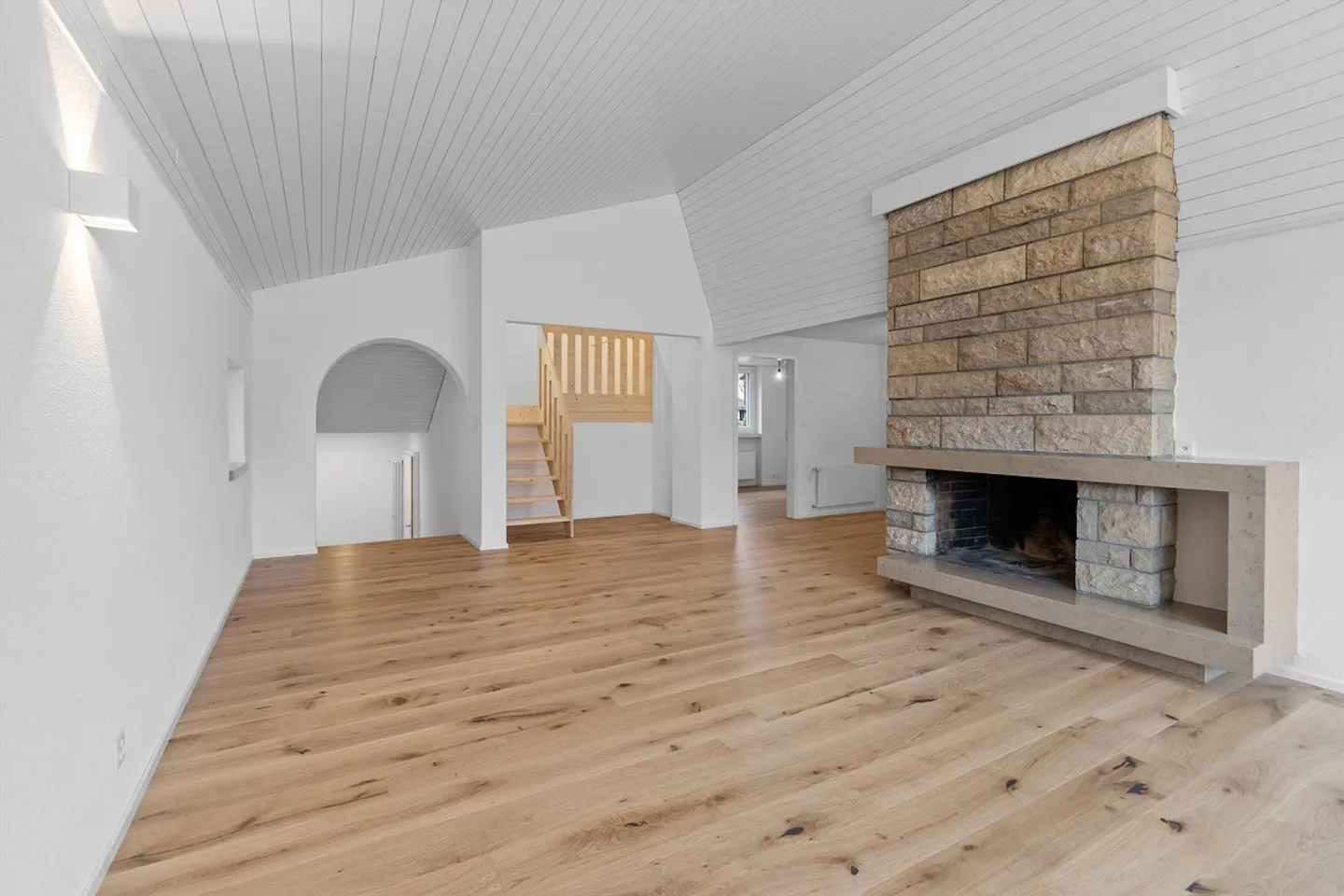 Renovated 4.5 attic apartment with stunning views 119m2 - Photo 16 of 27