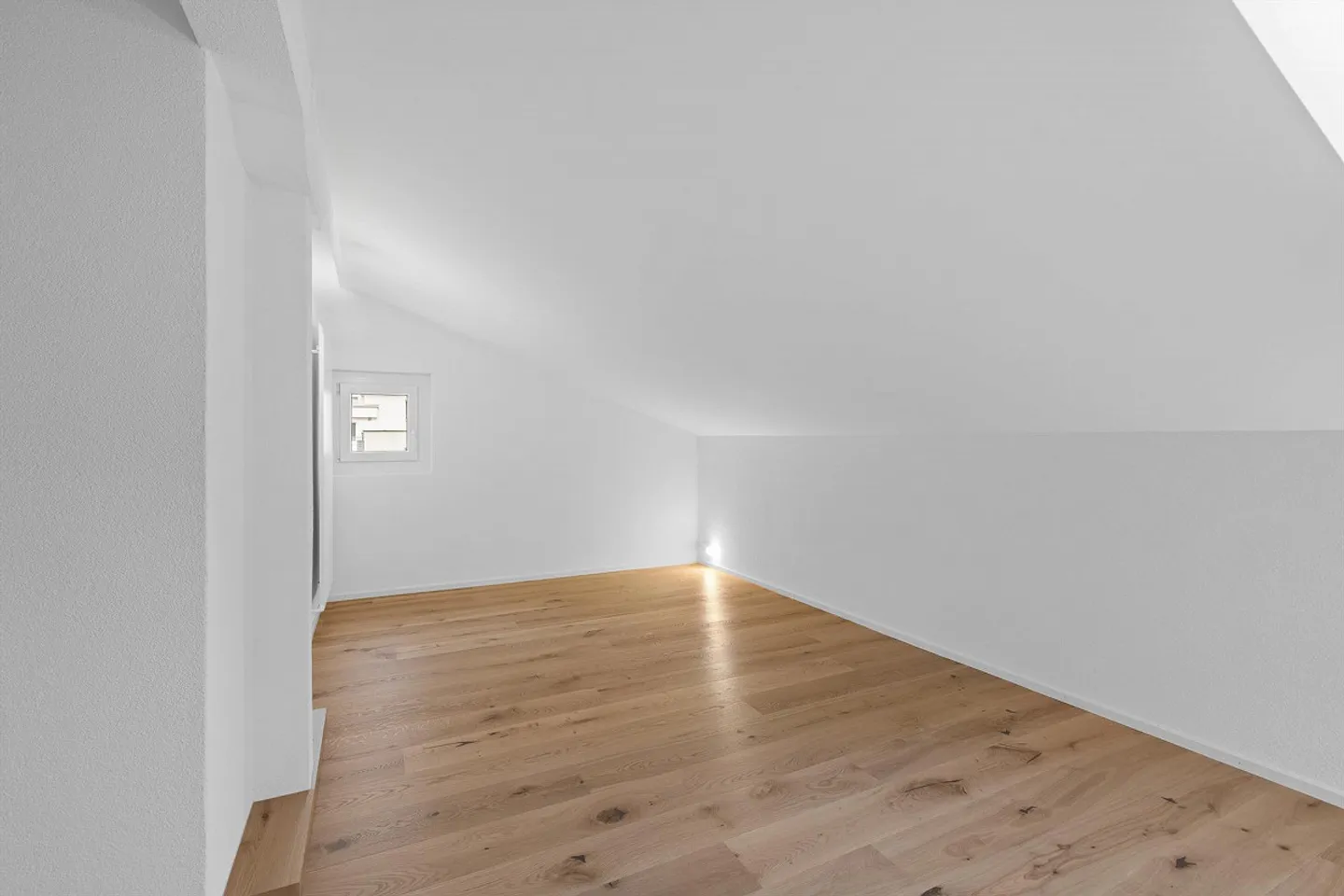 Renovated 4.5 attic apartment with stunning views 119m2 - Photo 19 of 27
