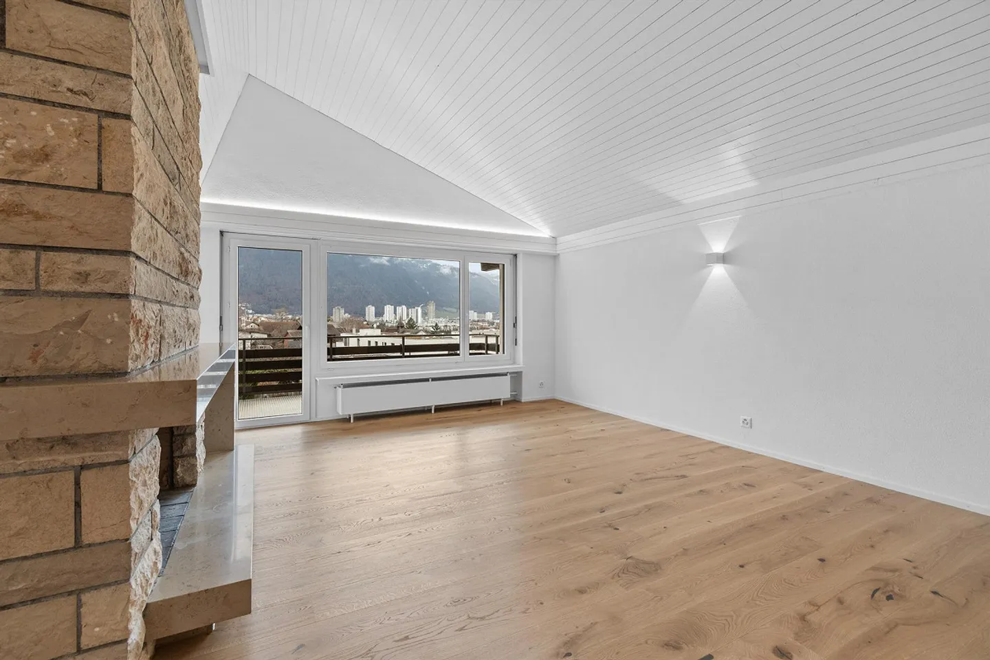 Renovated 4.5 attic apartment with stunning views 119m2 - Photo 17 of 27