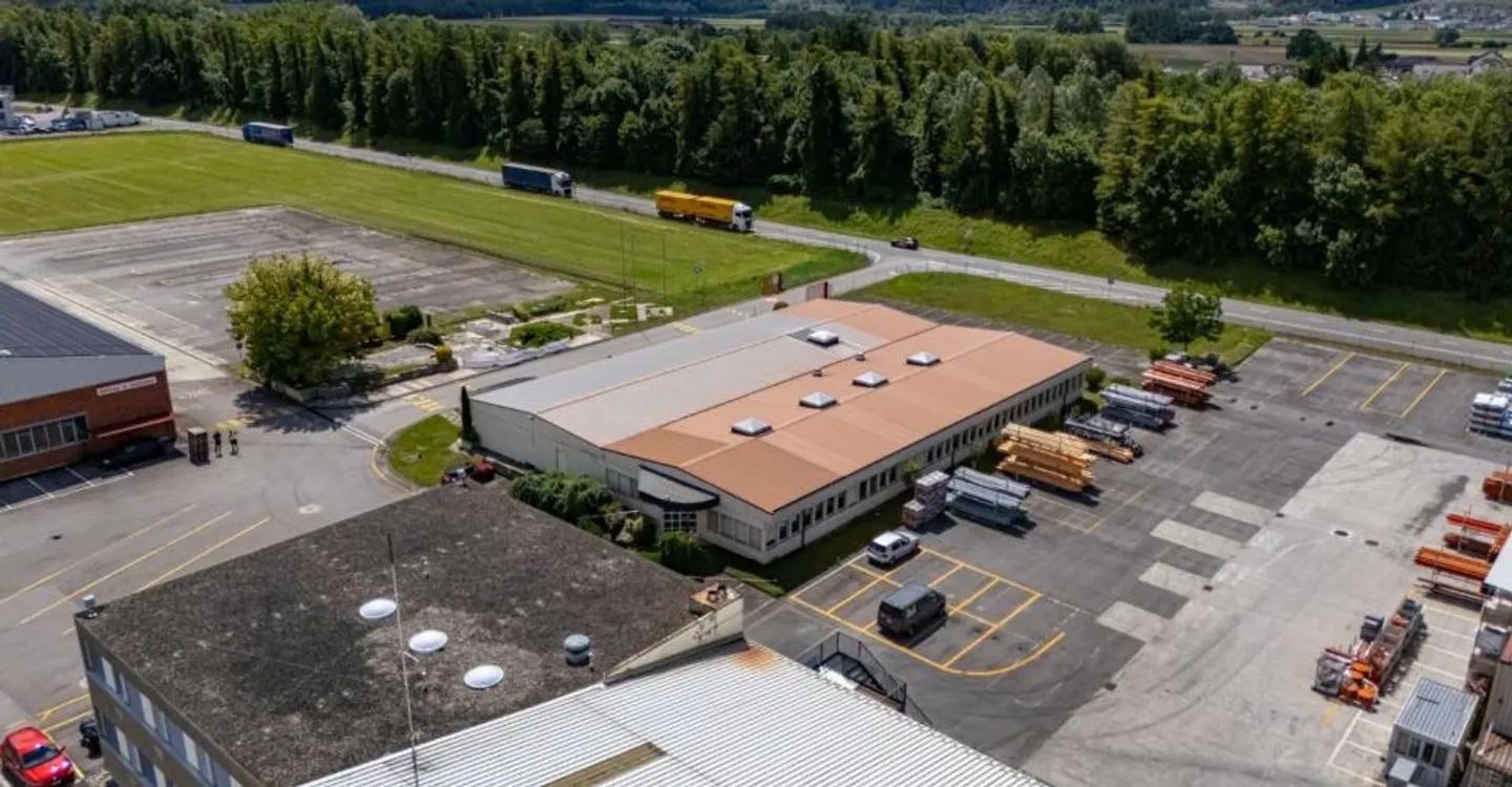 For rent: modern and bright office space - 1,200 m² in Aigle - Photo 2 of 11