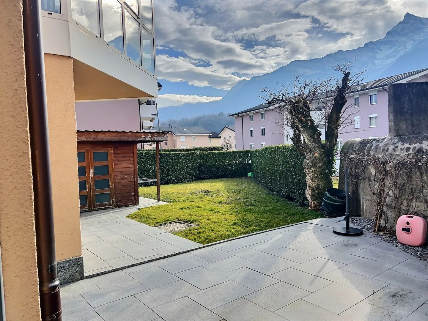 Geräumiges Familienhaus mit 2 Wohnungen im Herzen von Massongex - Foto 2 von 27