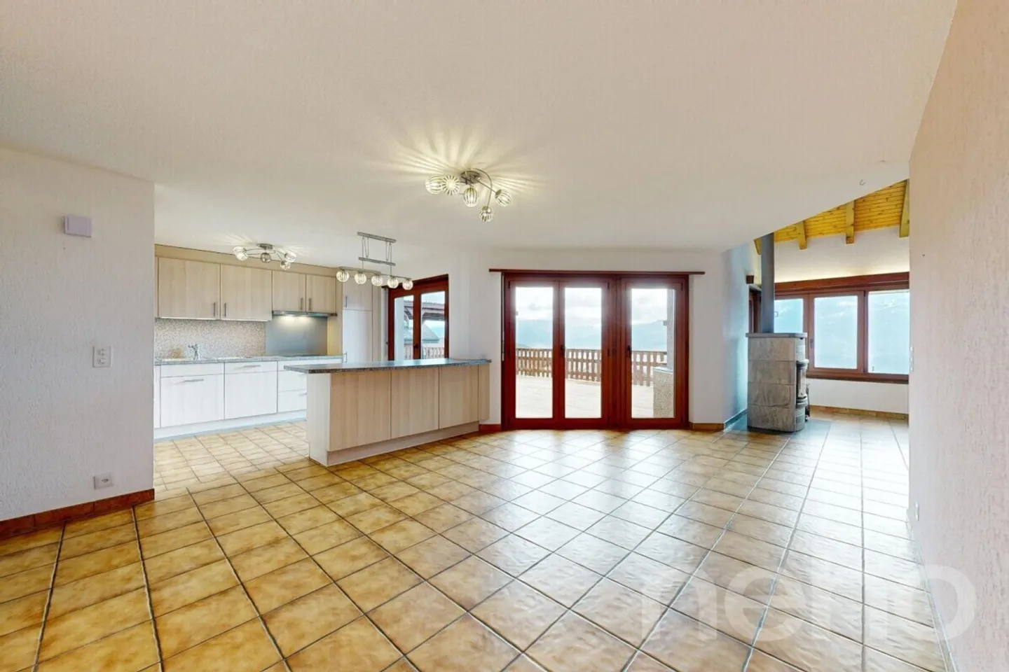 Spacious House with Mountain View - Photo 8 of 12