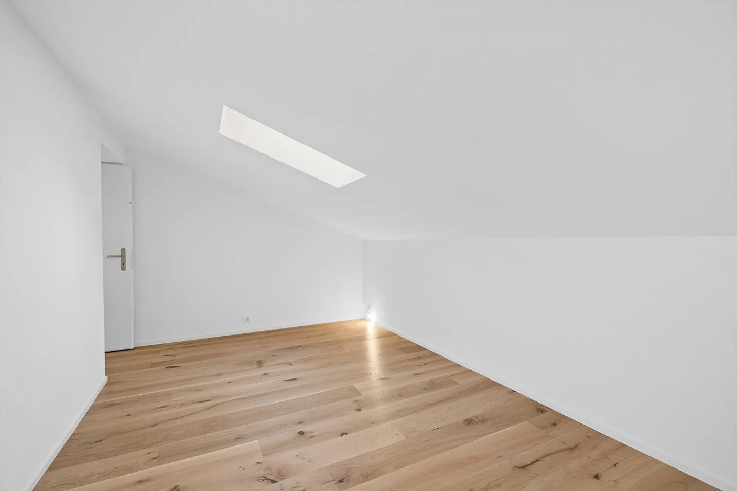 Renovated 4.5 attic apartment with stunning views 119m2 - Photo 20 of 27