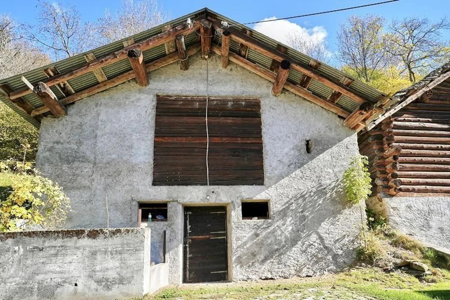 Rustico di 3 locali con licenza edile molto soleggiata e tranquilla - Foto 1 di 16