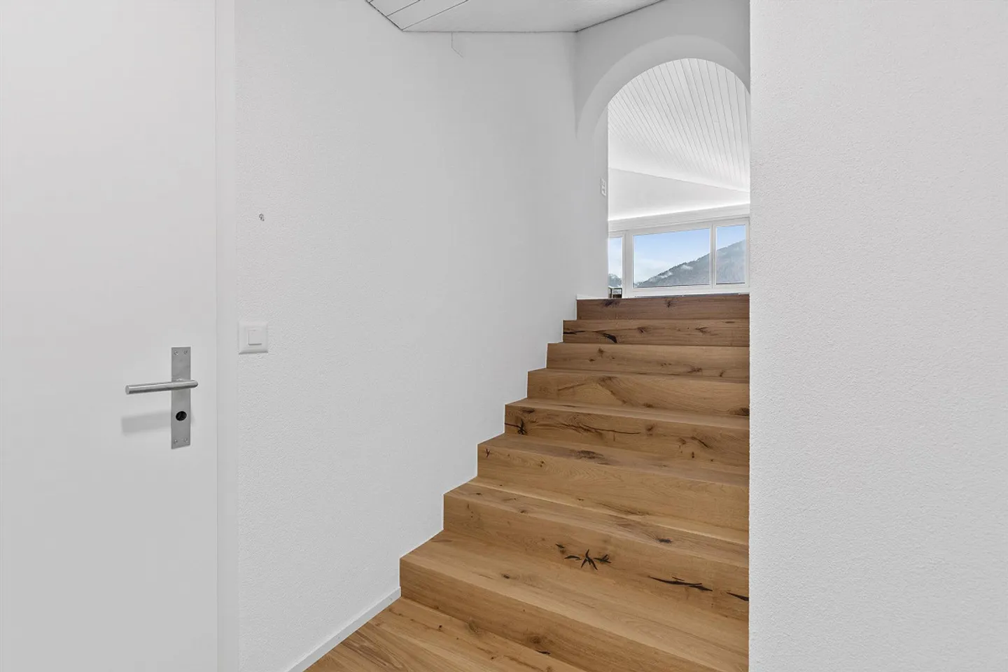 Renovated 4.5 attic apartment with stunning views 119m2 - Photo 22 of 27