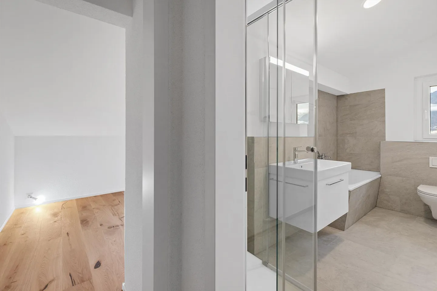 Renovated 4.5 attic apartment with stunning views 119m2 - Photo 24 of 27