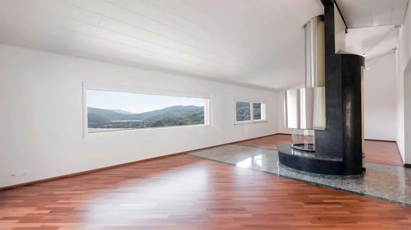 Modern Villa with Lake View - Photo 6 of 8
