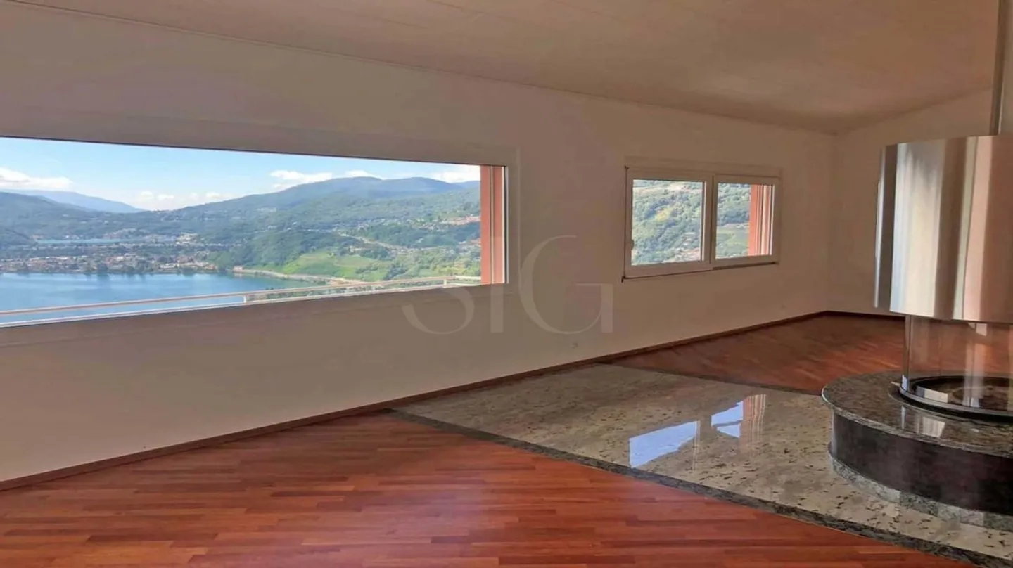Modern Villa with Lake View - Photo 7 of 8