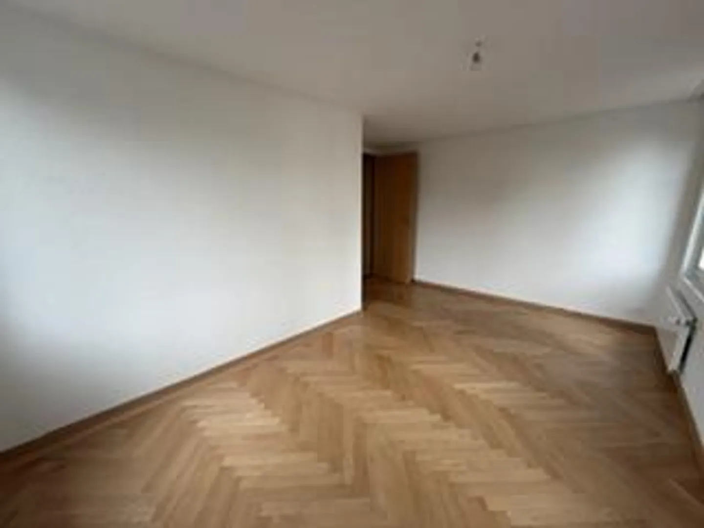 Luminoso appartamento di 4 locali - Foto 3 di 6