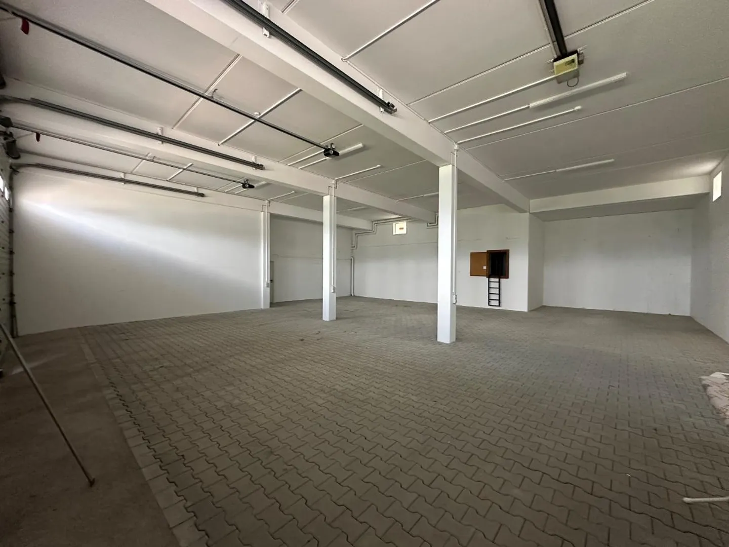 Edificio ad uso misto in affitto - Foto 2 di 5