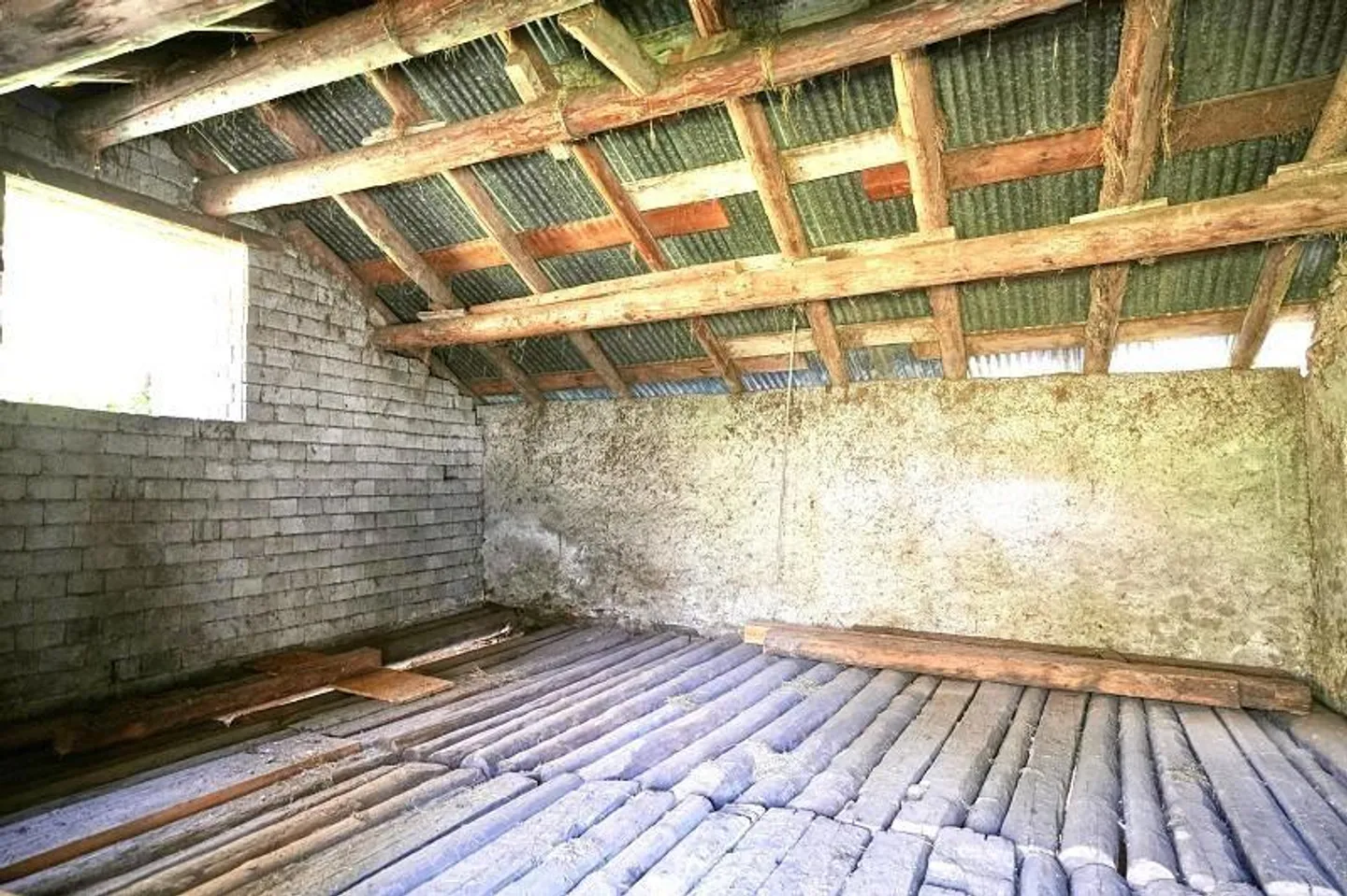 Rustico di 3 locali con licenza edile molto soleggiata e tranquilla - Foto 9 di 16