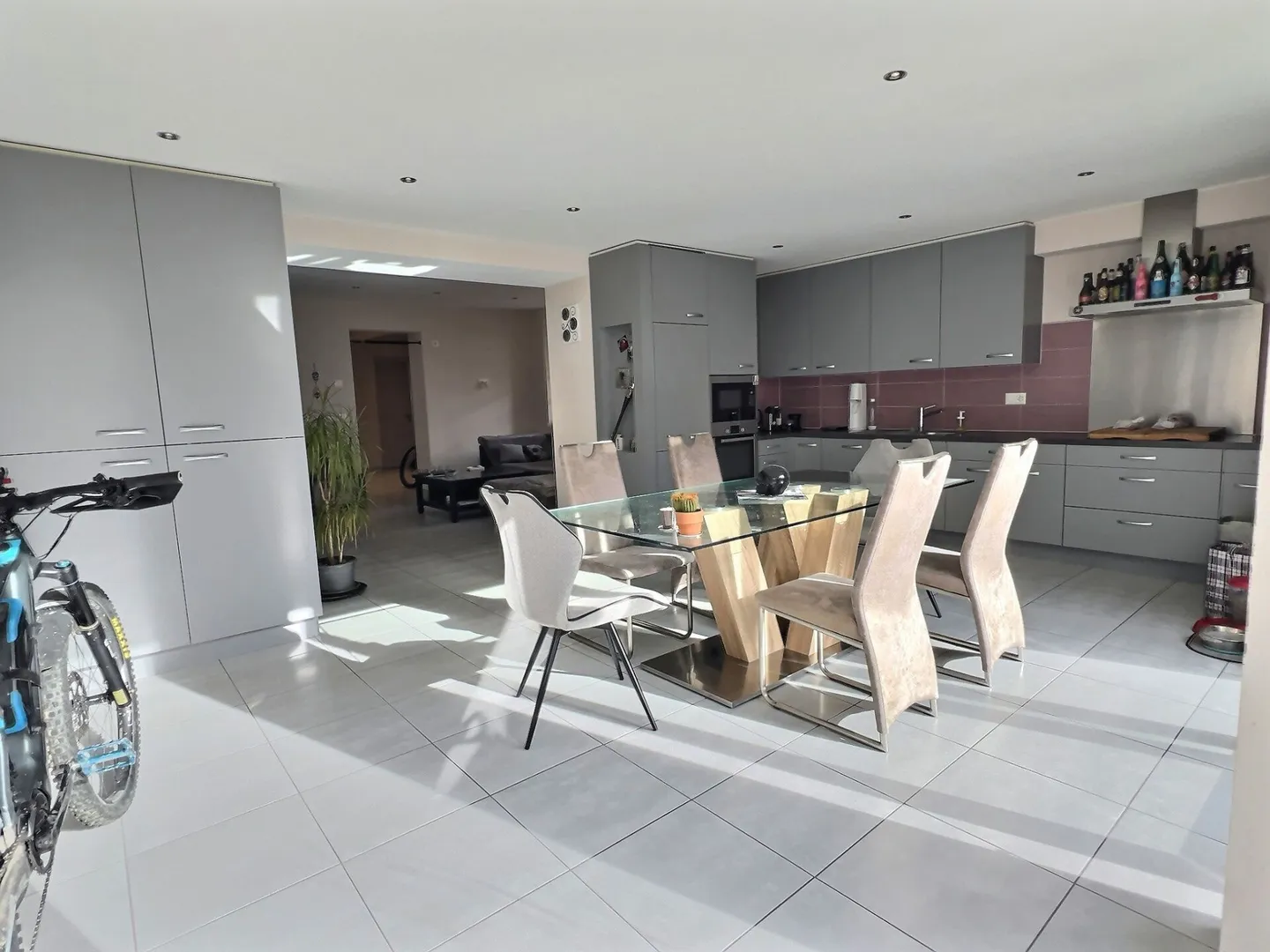 Geräumiges Familienhaus mit 2 Wohnungen im Herzen von Massongex - Foto 7 von 27