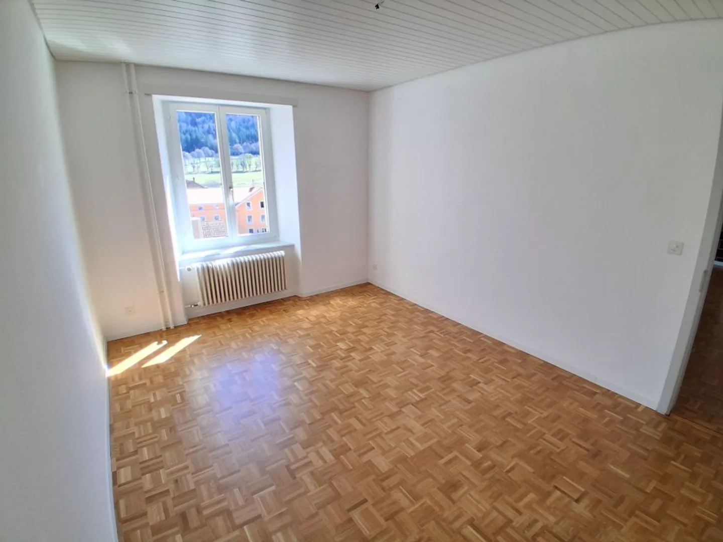 02316 - 3½ Room Apartment - Jonchères 39 - St-Imier - Photo 10 of 11