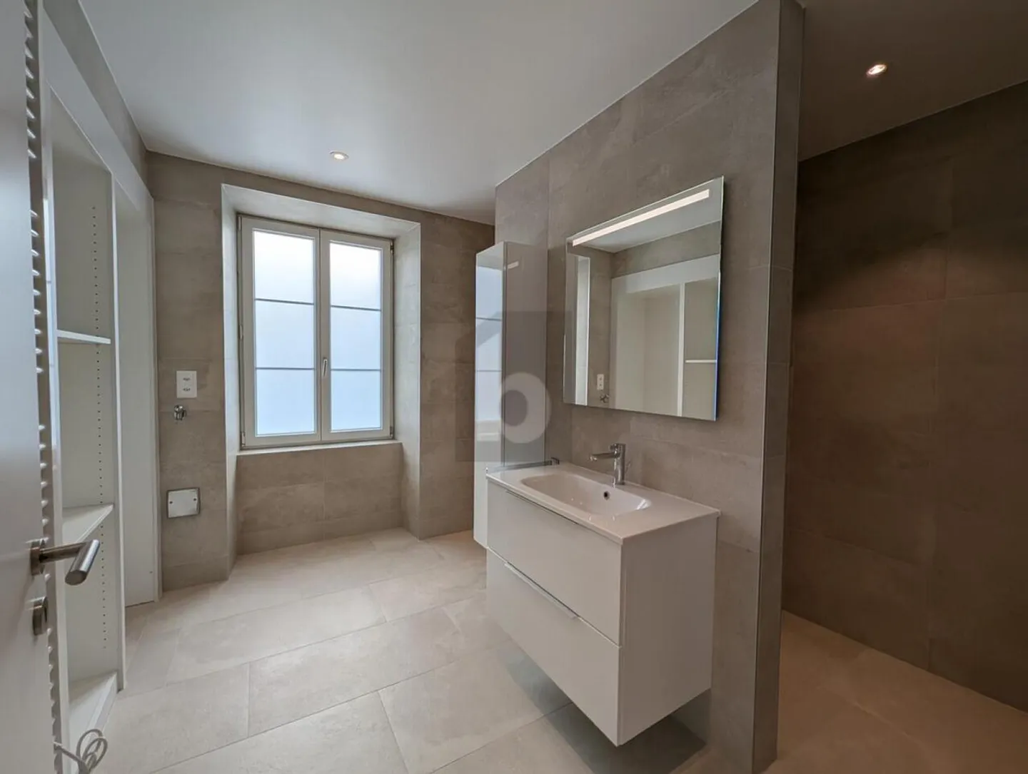 Modernes Apartment mit sonniger Terrasse - Foto 3 von 5