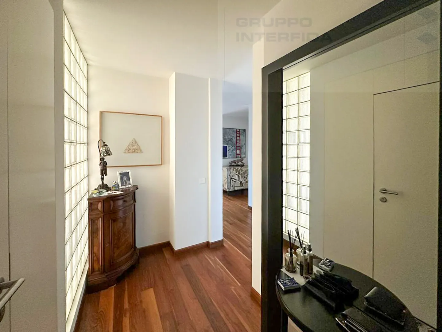 MODERN PENTHOUSE OF LARGE SIZE - Photo 4 of 12