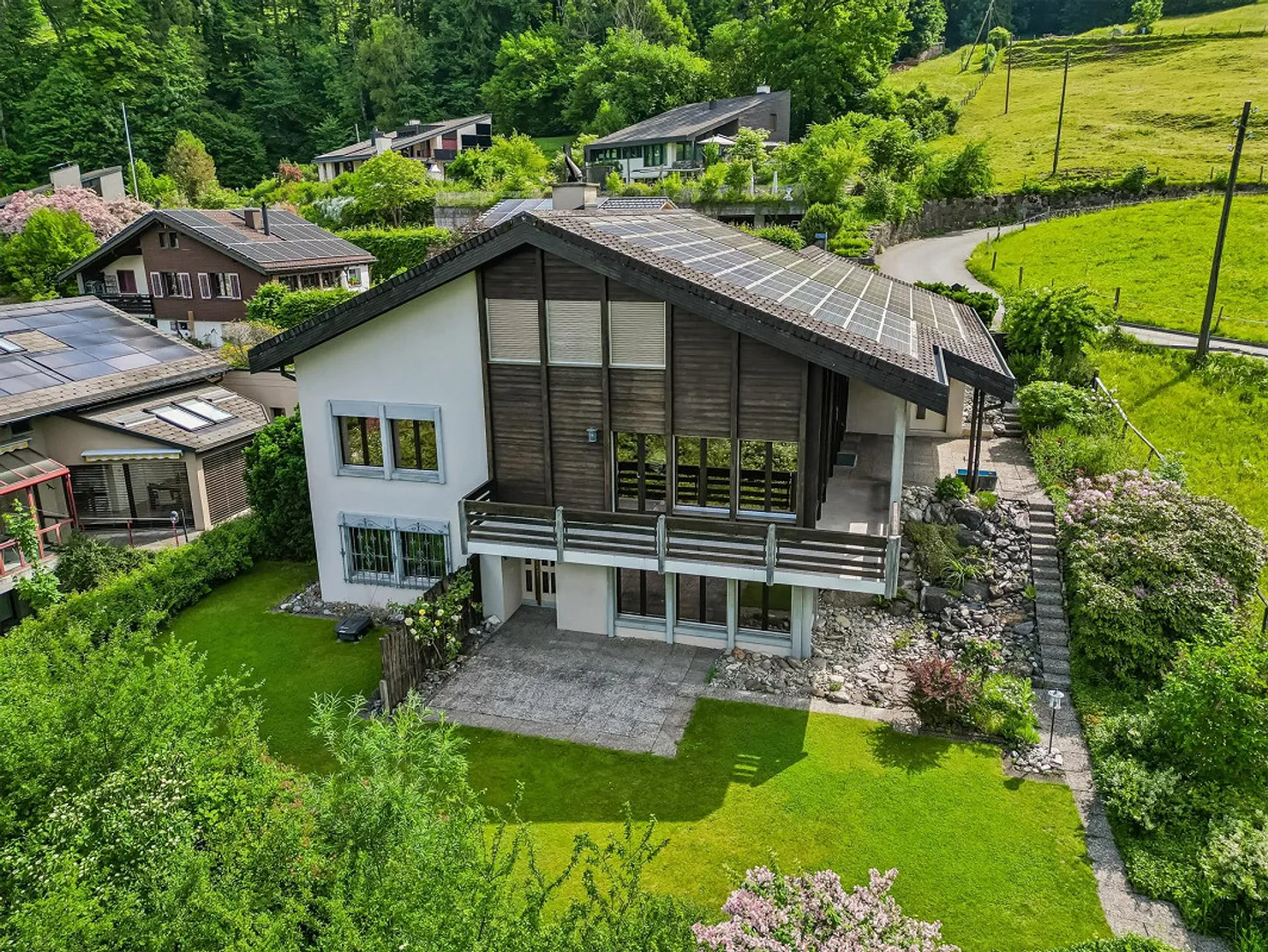 Spacieuse maison individuelle de 6 pièces à Mollis - Photo 1 sur 20