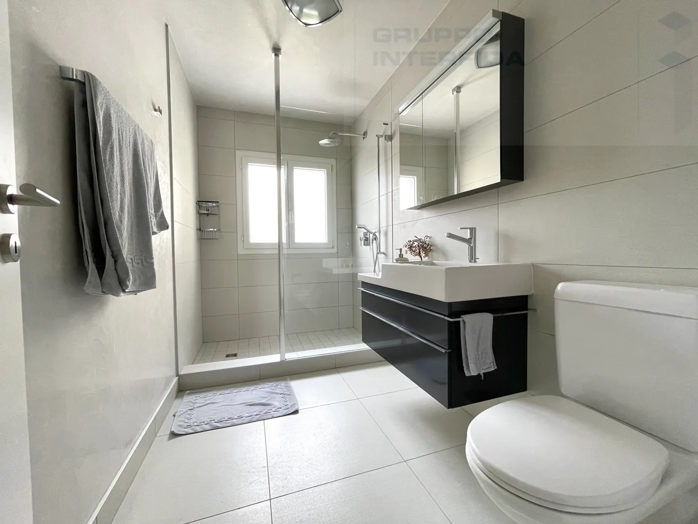 MODERN PENTHOUSE OF LARGE SIZE - Photo 7 of 12
