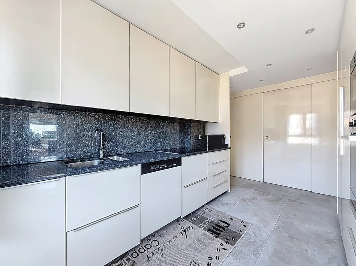 Spacieux 5,5 pièces rénové avec véranda, au cur de La Chaux-de-Fonds - Foto 6 von 12