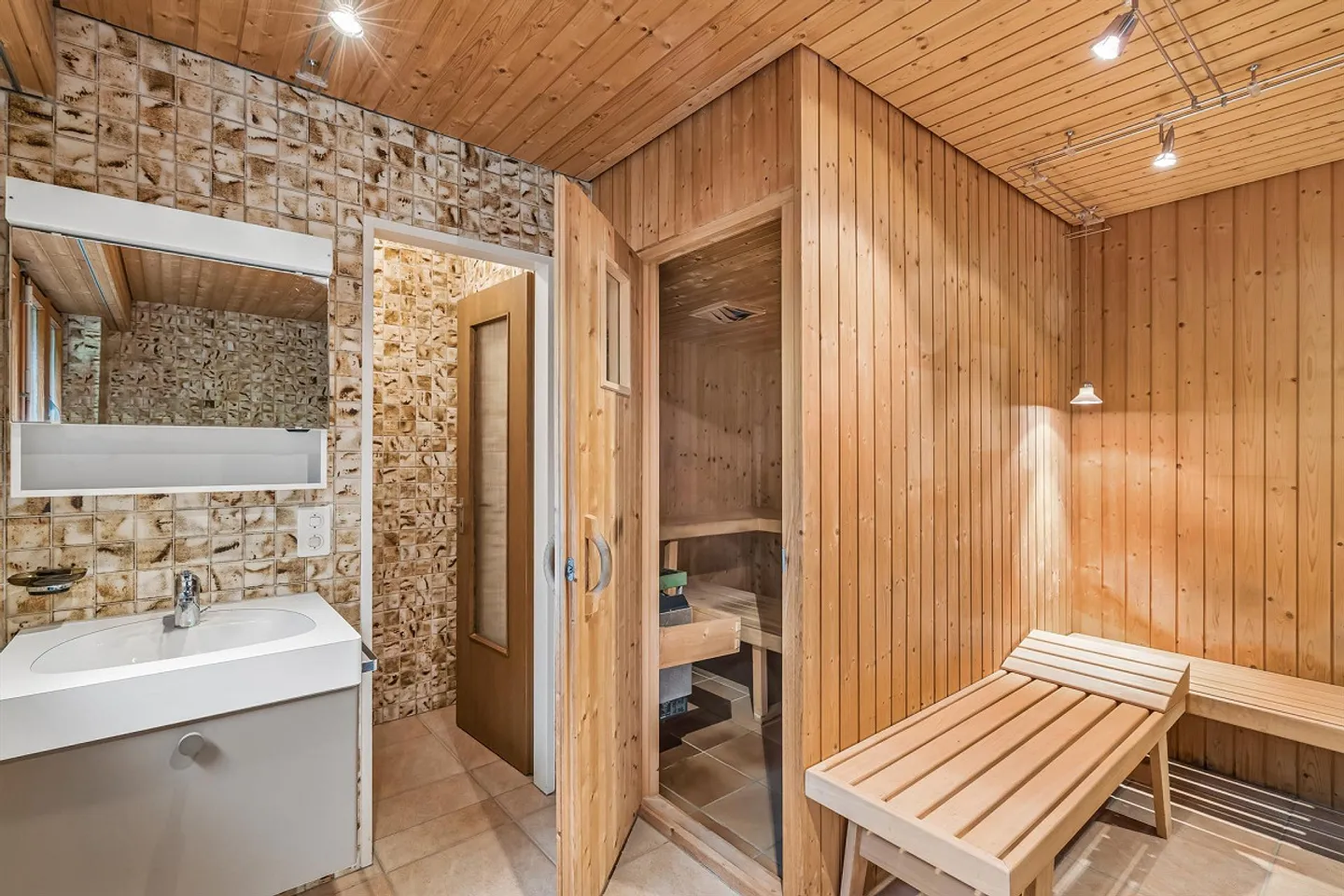 Spacieuse maison individuelle de 6 pièces à Mollis - Photo 19 sur 20