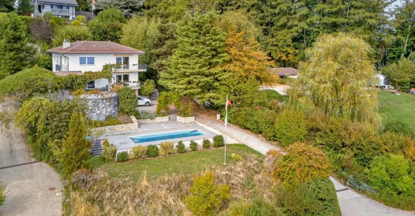 Maison de 6,5 pièces sur 1'654 m² avec vue lac et Alpes - Photo 2 sur 11