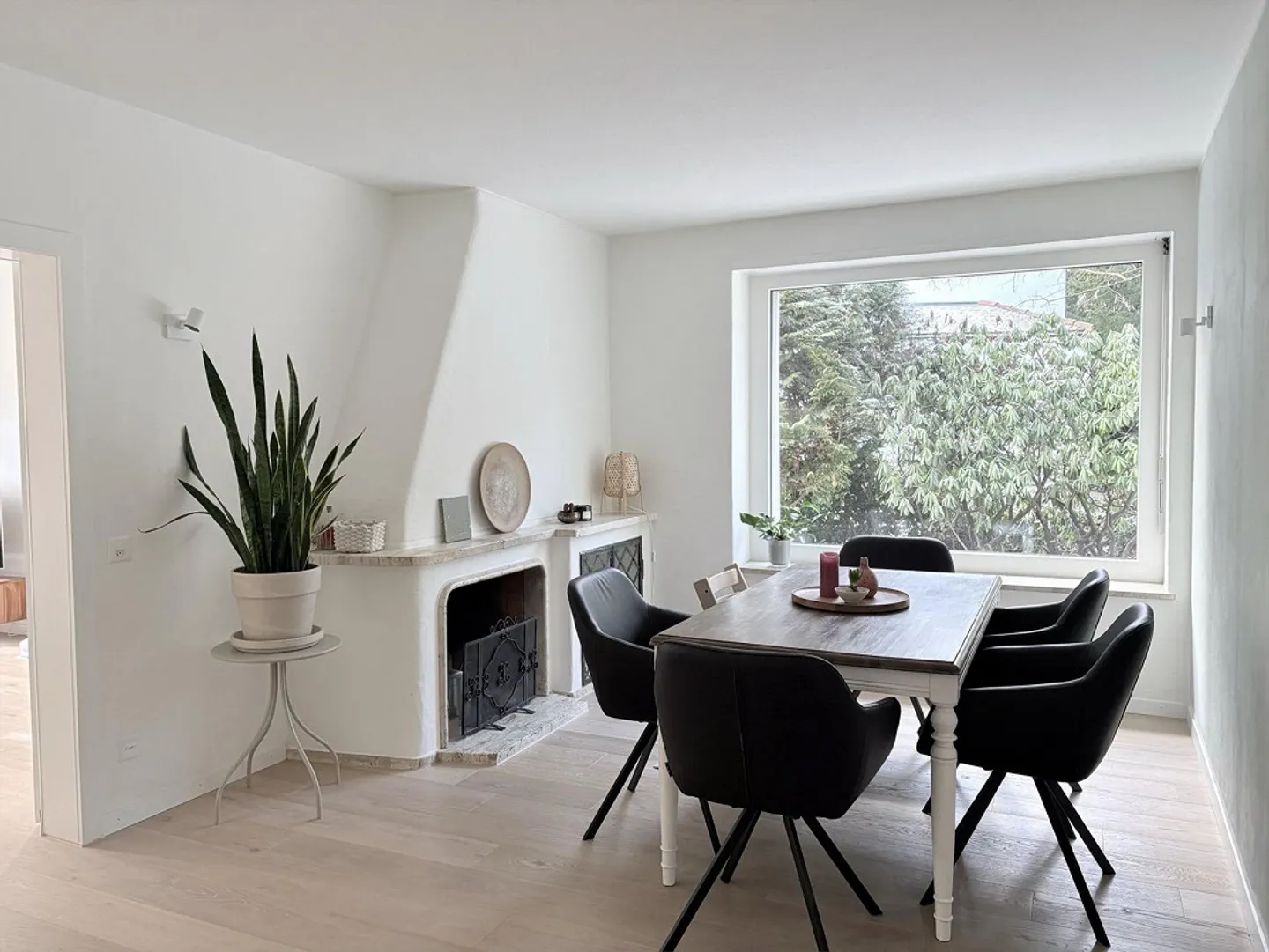 Moderne 4,5 Zimmer-Wohnung in ruhiger, grüner Lage Kreis 8 mit Garten - Foto 1 von 14