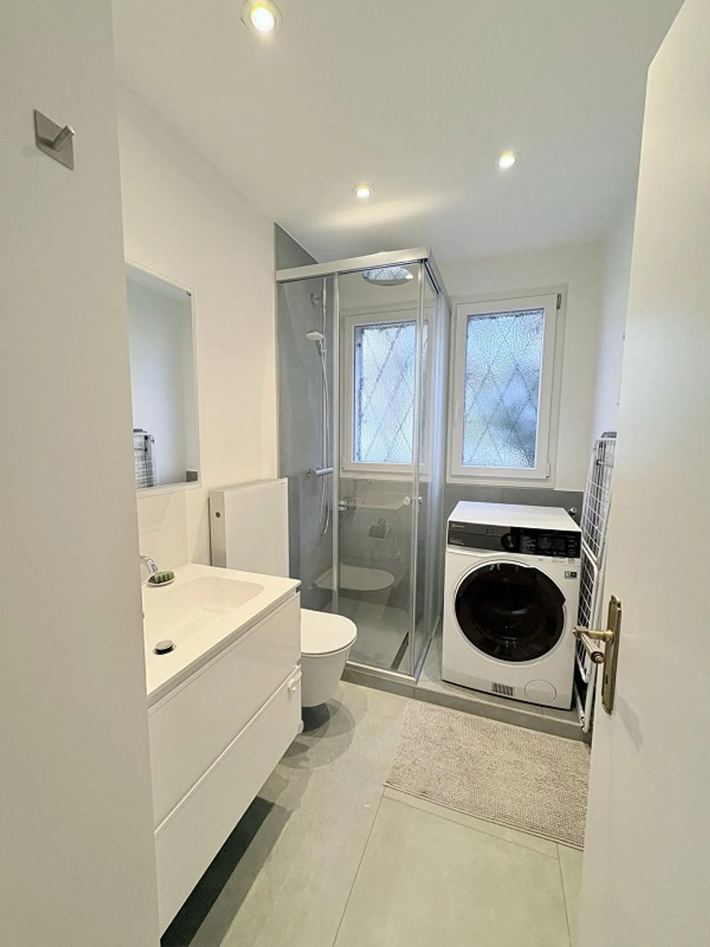 Moderne 4,5 Zimmer-Wohnung in ruhiger, grüner Lage Kreis 8 mit Garten - Foto 3 von 14