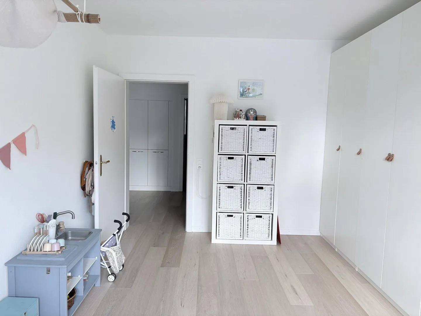 Moderne 4,5 Zimmer-Wohnung in ruhiger, grüner Lage Kreis 8 mit Garten - Foto 4 von 14