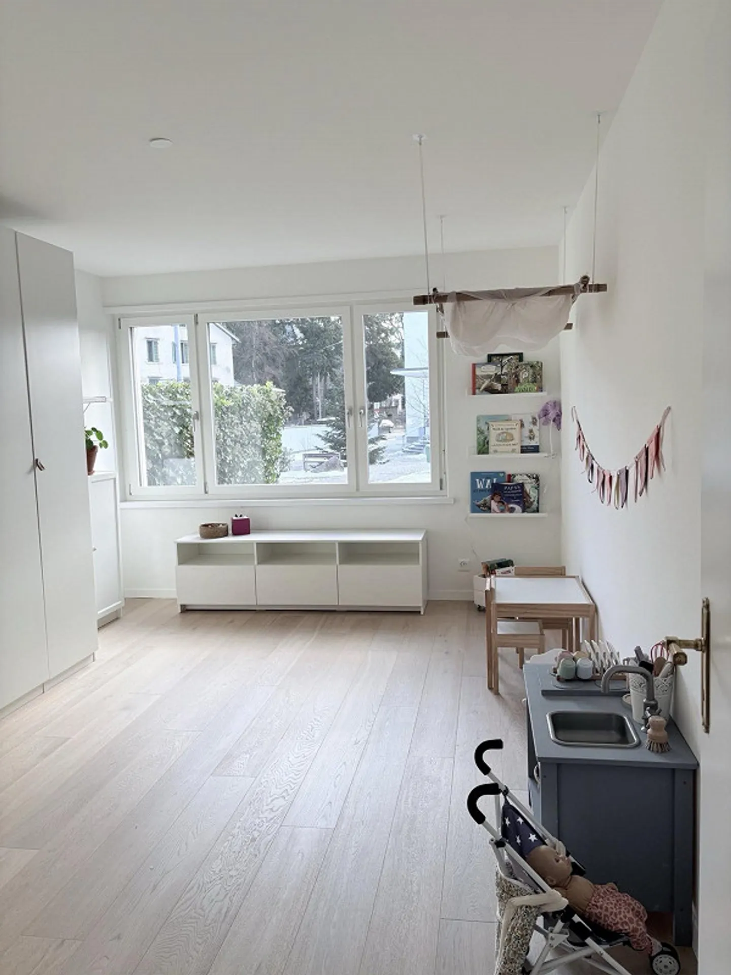 Moderne 4,5 Zimmer-Wohnung in ruhiger, grüner Lage Kreis 8 mit Garten - Foto 5 von 14