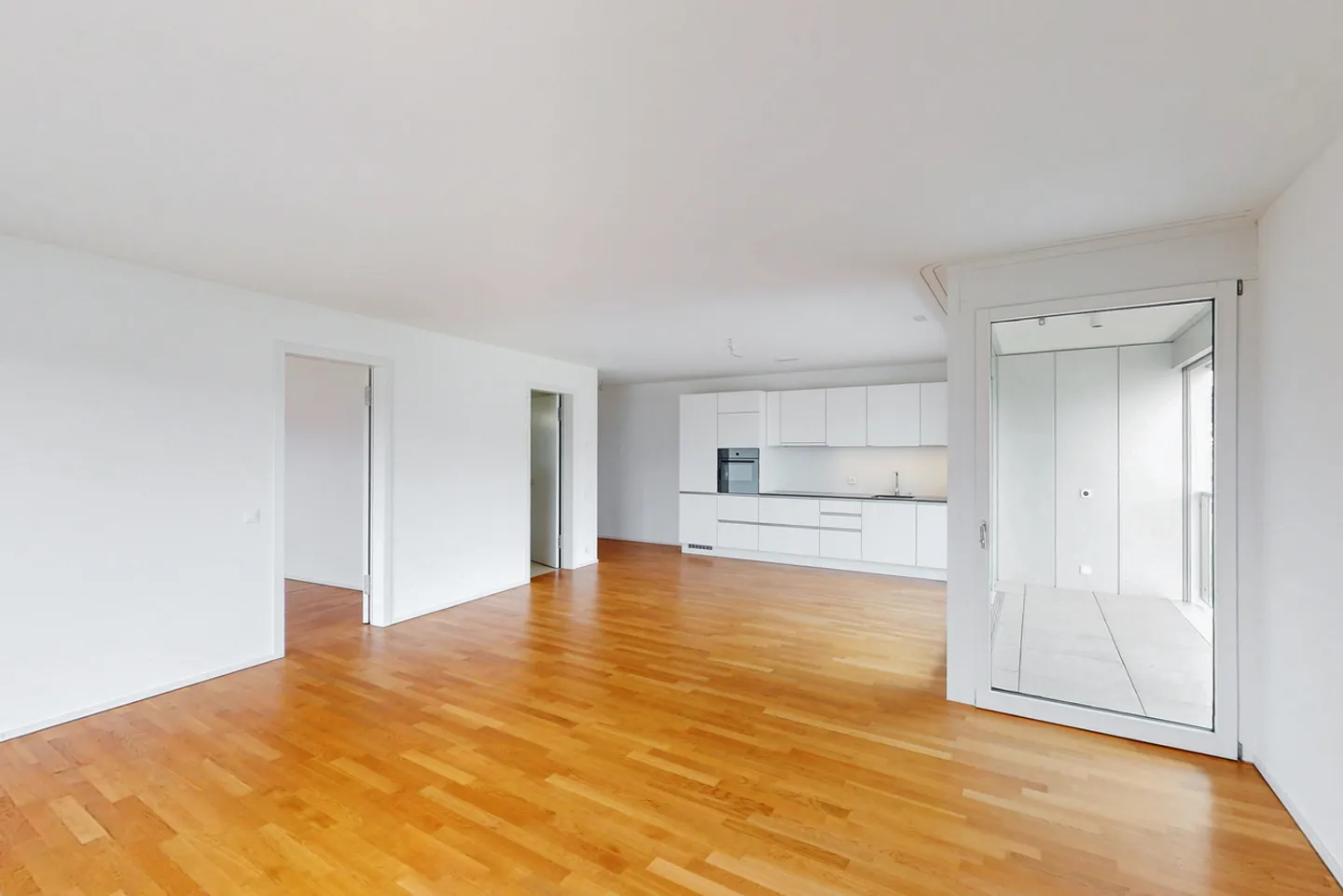 Appartement lumineux au dernier étage avec vue partielle sur le lac - Photo 3 sur 7