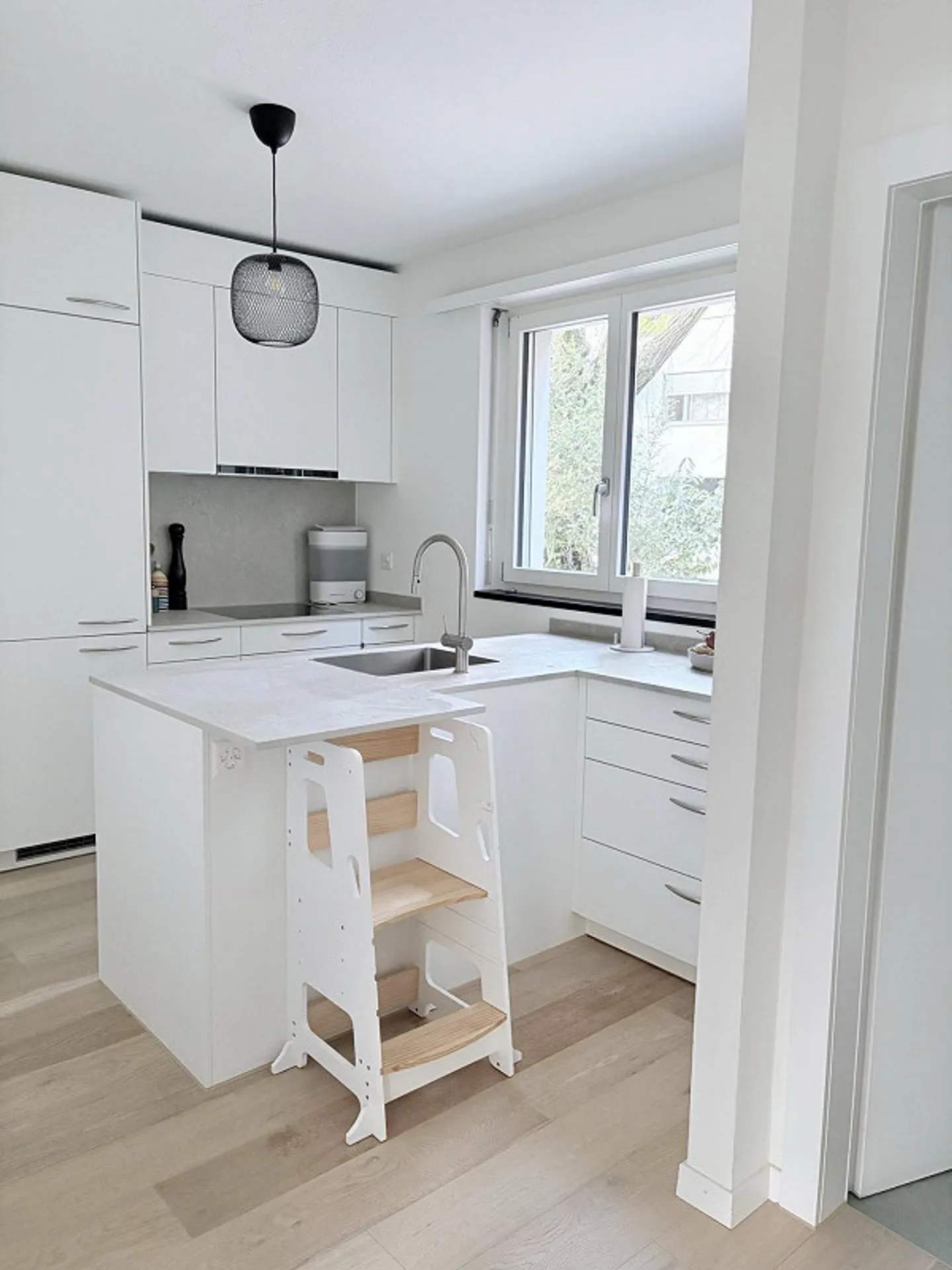 Moderne 4,5 Zimmer-Wohnung in ruhiger, grüner Lage Kreis 8 mit Garten - Foto 6 von 14