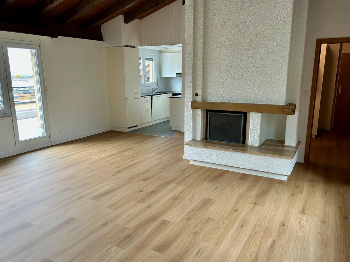 Helle Dachwohnung mit Terrasse - Foto 2 von 8