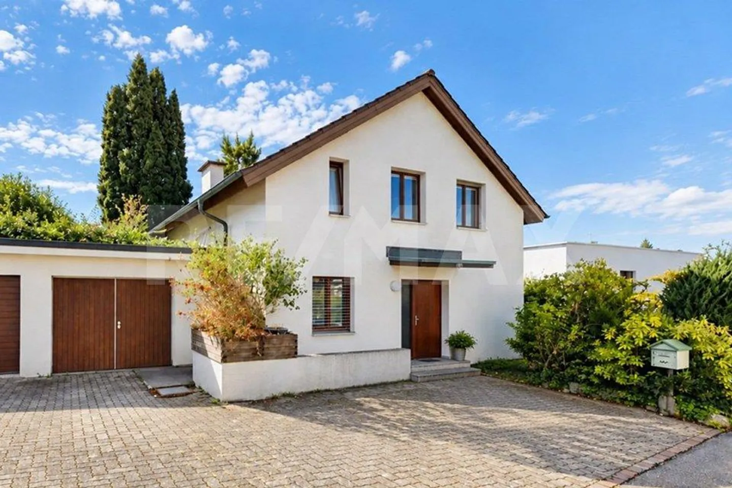 Charmantes Zuhause mit Grosszügigem Garten - Foto 1 von 11