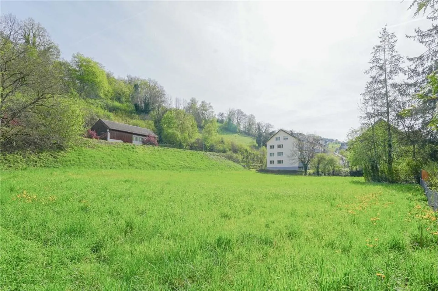 3033 m² de terrain pour environ 20 appartements à vendre dans le centre du village d'Ueken - Photo 4 sur 5