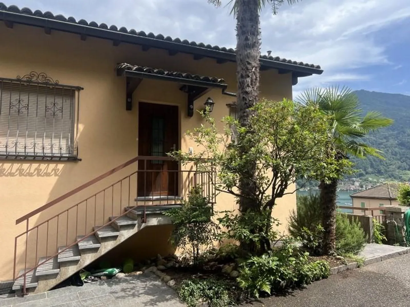 GERÄUMIGE 3.5-ZIMMER-WOHNUNG MIT WUNDERSCHÖNEM SEEBLICK - Foto 2 von 13