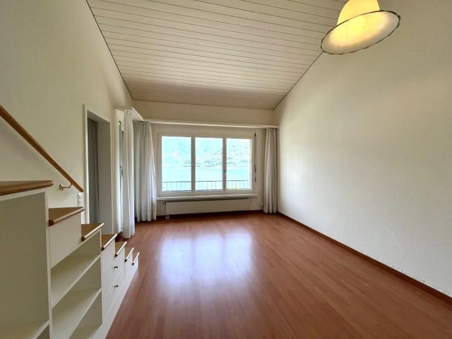 GERÄUMIGE 3.5-ZIMMER-WOHNUNG MIT WUNDERSCHÖNEM SEEBLICK - Foto 3 von 13