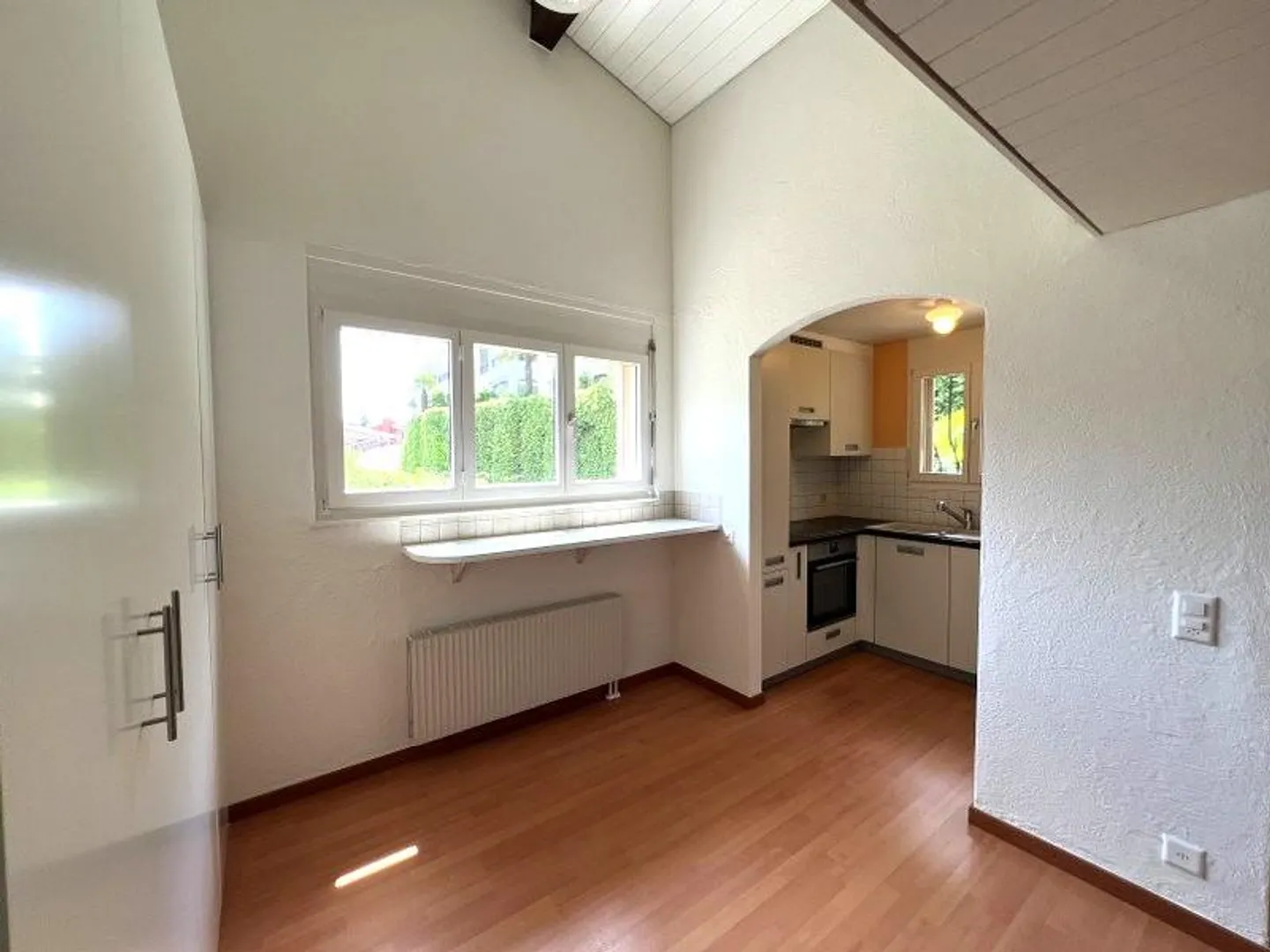 GERÄUMIGE 3.5-ZIMMER-WOHNUNG MIT WUNDERSCHÖNEM SEEBLICK - Foto 4 von 13