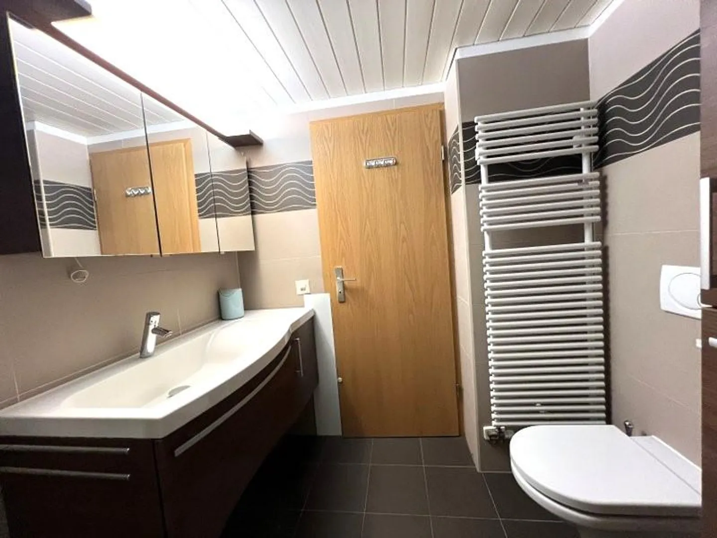 GERÄUMIGE 3.5-ZIMMER-WOHNUNG MIT WUNDERSCHÖNEM SEEBLICK - Foto 11 von 13