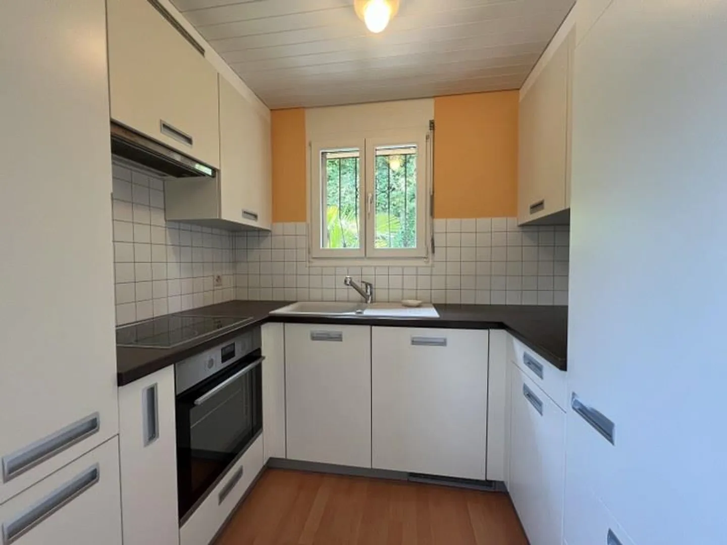 GERÄUMIGE 3.5-ZIMMER-WOHNUNG MIT WUNDERSCHÖNEM SEEBLICK - Foto 6 von 13