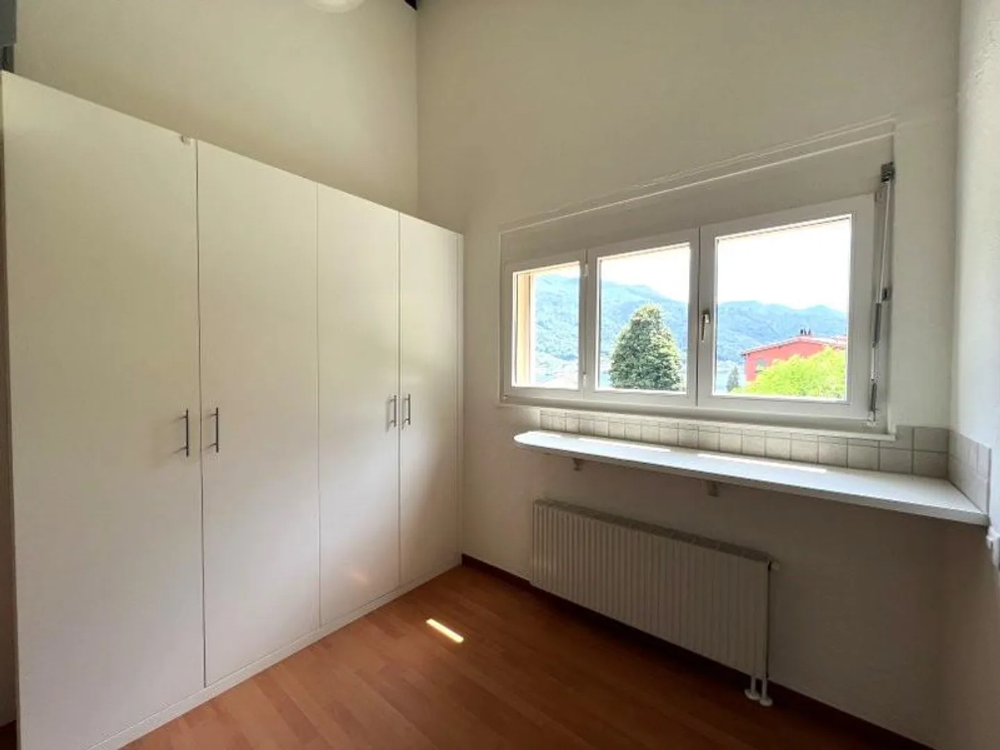 GERÄUMIGE 3.5-ZIMMER-WOHNUNG MIT WUNDERSCHÖNEM SEEBLICK - Foto 9 von 13