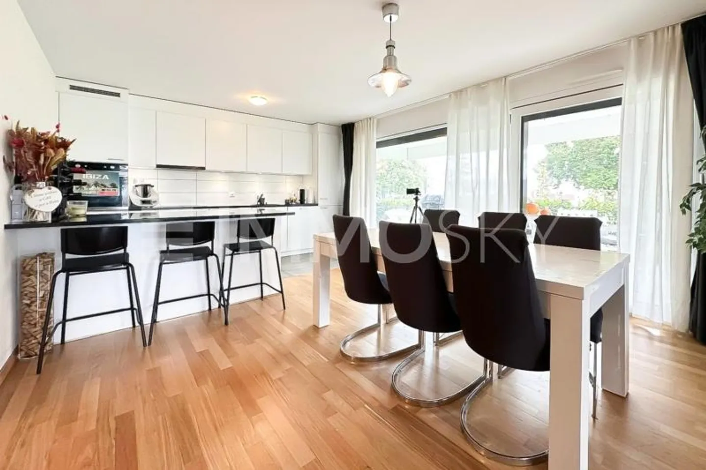 Goditi un piano terra con terrazza di 70m2 e giardino a Payerne! - Foto 2 di 5