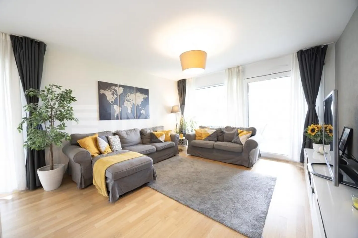 Goditi un piano terra con terrazza di 70m2 e giardino a Payerne! - Foto 1 di 5