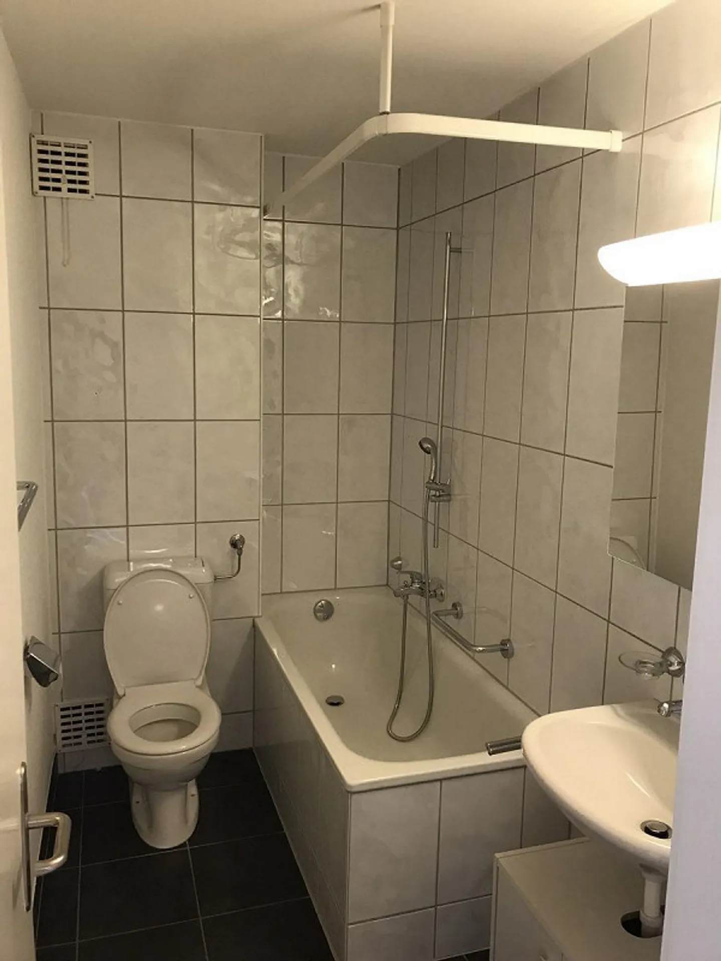 Grosszügige und sonnige 3.5-Zimmerwohnung gegenüber Coop Bäregg - Foto 9 von 19