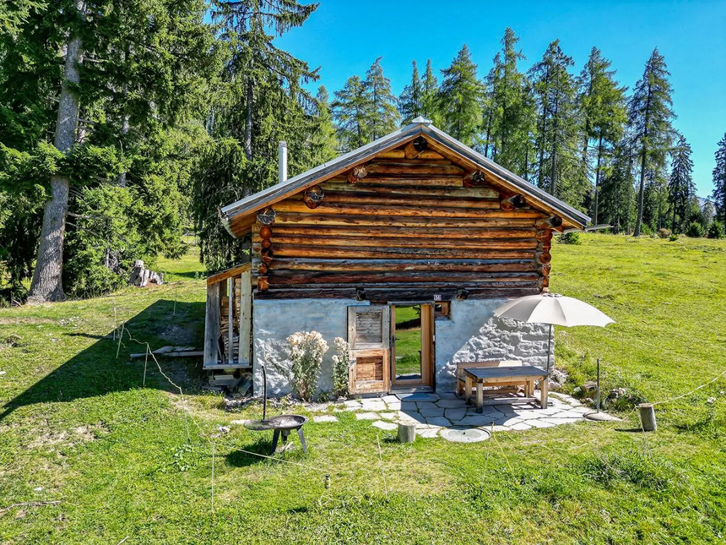 Lantsch/Lenz: Maiensäss mit stilvollem Innenausbau und Bergpanorama - Foto 1 von 7