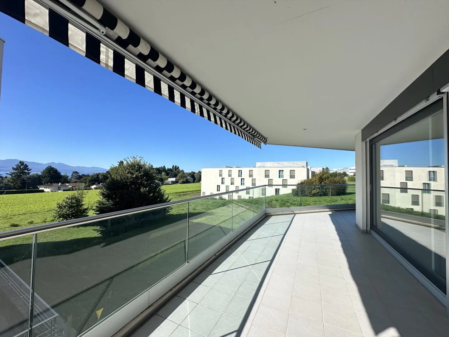 4.5 Room Apartment in St-Sulpice with Large Terrace and Lake View! - Photo 1 of 9