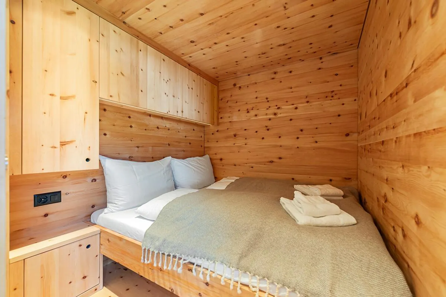 Lantsch/Lenz: Maiensäss mit stilvollem Innenausbau und Bergpanorama - Foto 4 von 7
